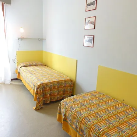 Birght Flat Just Steps From The Sea *