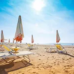 Апартаменти Bright Flat Just Steps From The Sea Бібіоне