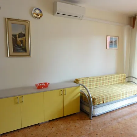 Bright Flat Just Steps From The Sea Бібіоне