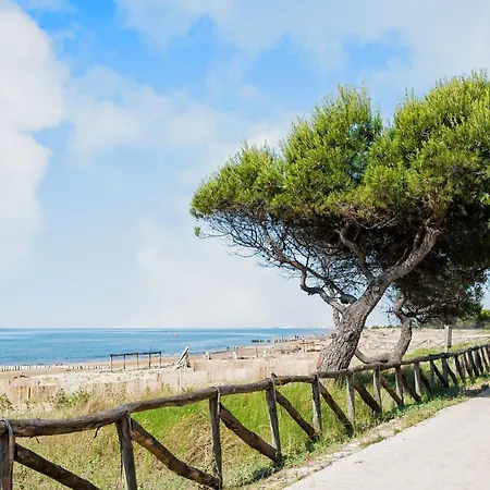 Bright Flat Just Steps From The Sea Appartamento