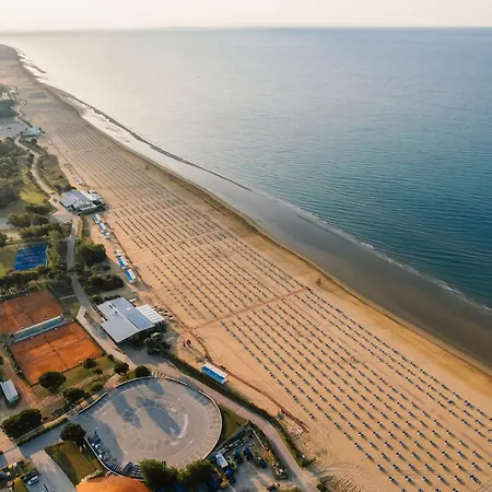 Bright Flat Just Steps From The Sea Апартаменти